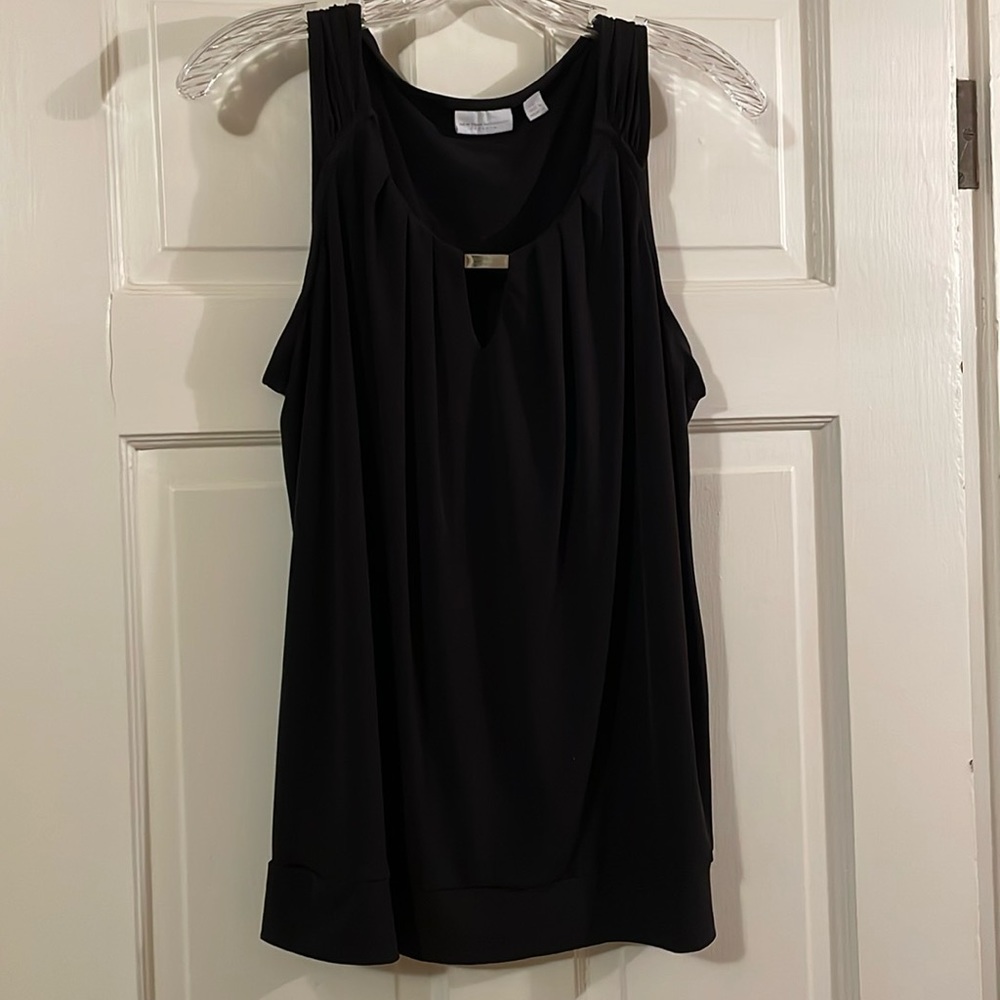 New York & Company keyhole top